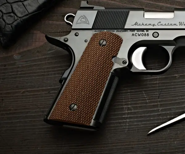 Standard Walnut Checkered Grips - Compact/CCO